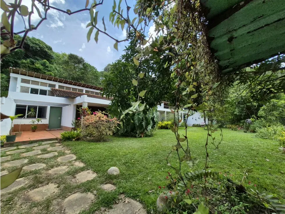 Vendo Fabulosa casa en calle cerrada 3.000m2Terreno Los Campitos 7241 - 37