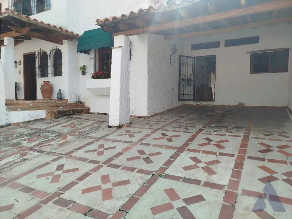 Vendo casa en calle cerrada 400m2 Macaracuay 2214 - 4