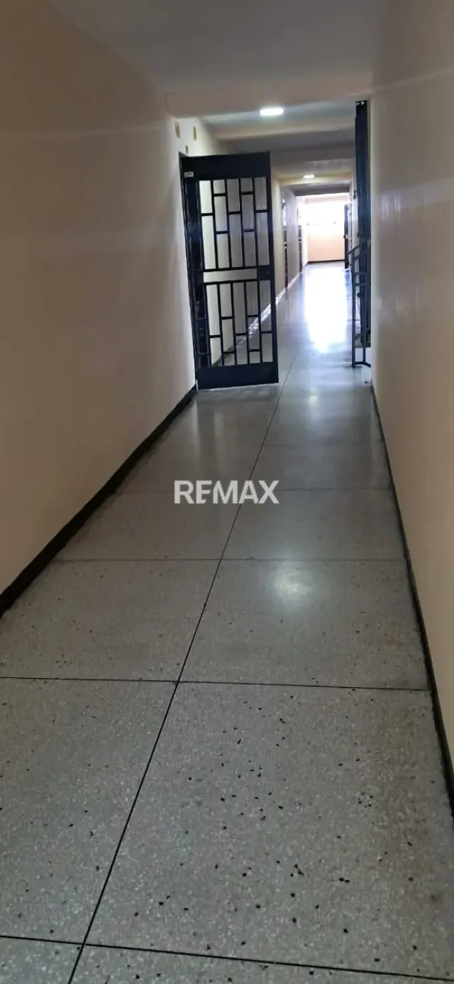 Se alquila oficina de 50 metros cuadrado zona centro de Maracay - 4