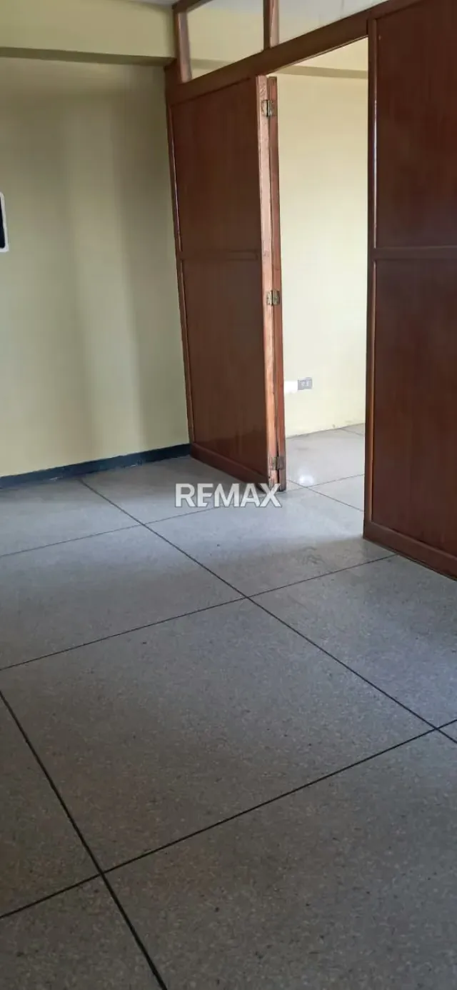 Se alquila oficina de 50 metros cuadrado zona centro de Maracay - 5