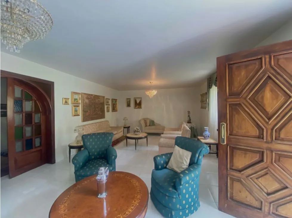 Linda Casa En Venta En Colinas de Tamanaco 630m2. 3H+S.4B.6E - 2