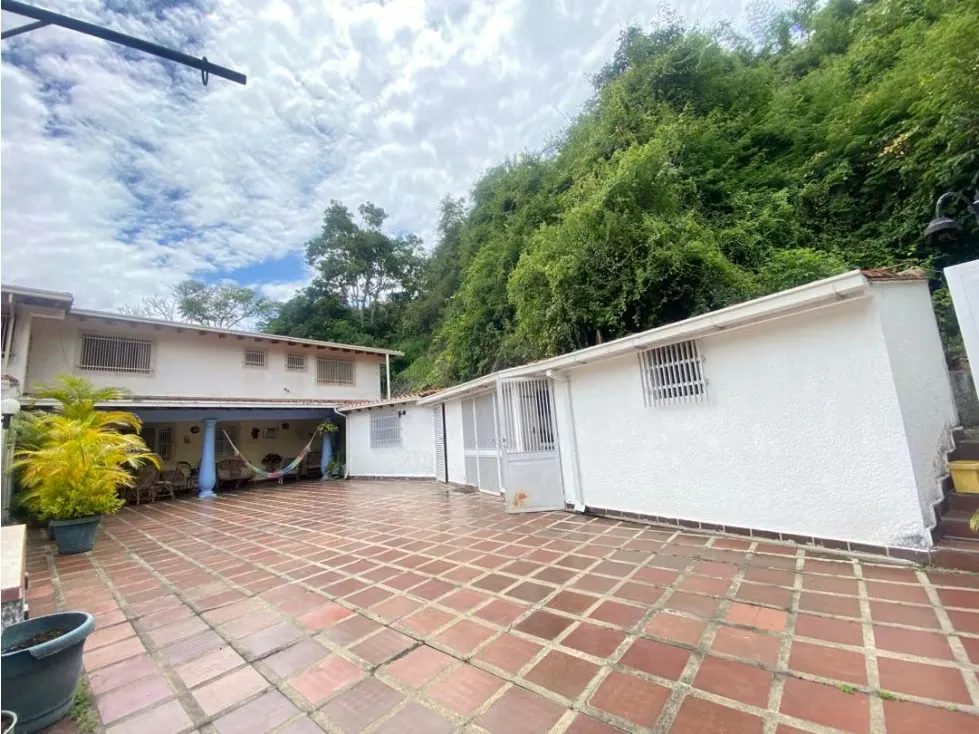 Linda Casa En Venta En Colinas de Tamanaco 630m2. 3H+S.4B.6E - 18