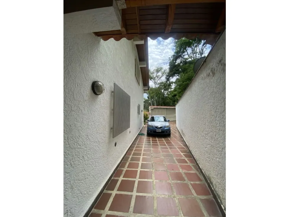 Linda Casa En Venta En Colinas de Tamanaco 630m2. 3H+S.4B.6E - 30