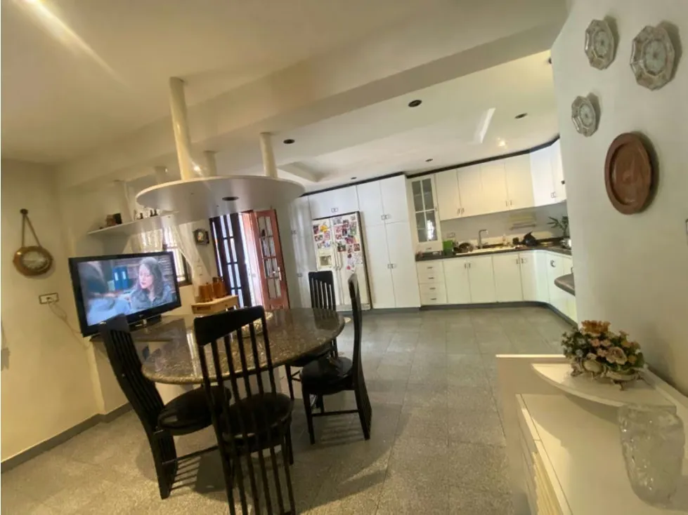 Linda Casa En Venta En Colinas de Tamanaco 630m2. 3H+S.4B.6E - 7