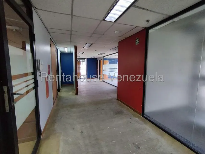 Oficina en Alquiler en Plaza Venezuela, Distrito Metropolitano - 16