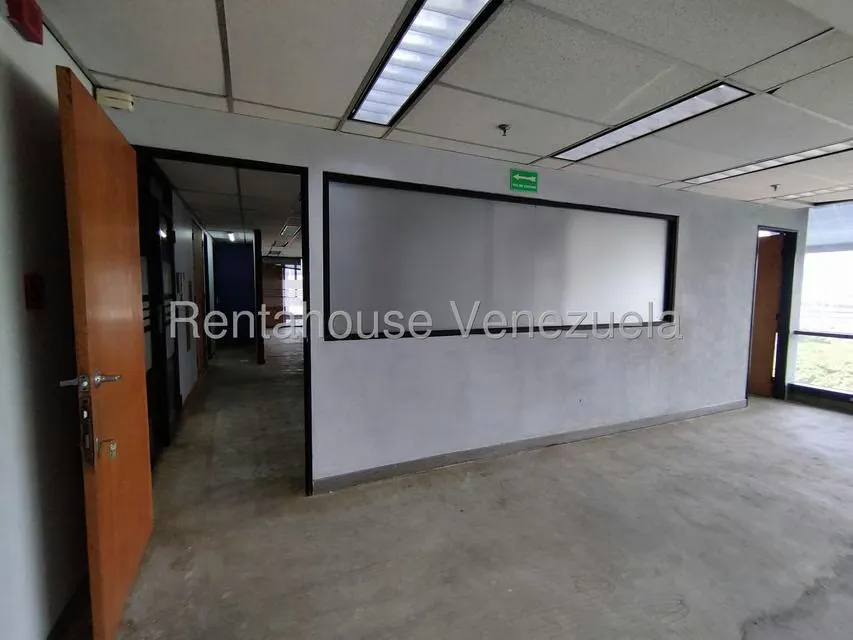 Oficina en Alquiler en Plaza Venezuela, Distrito Metropolitano - 17