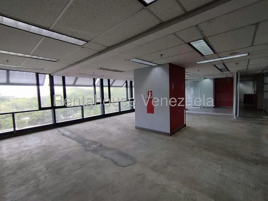 Oficina en Alquiler en Plaza Venezuela, Distrito Metropolitano - 23