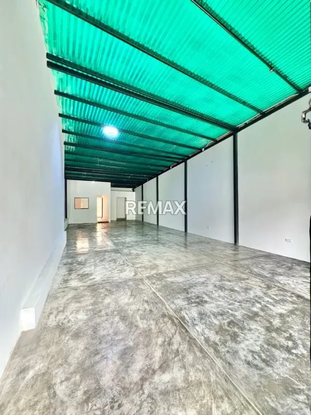 EN VENTA Espectacular local comercial ubicado en la zona más dinámica de la ciudad, justo frente a la icónica Pizzería La Cotorra - 3