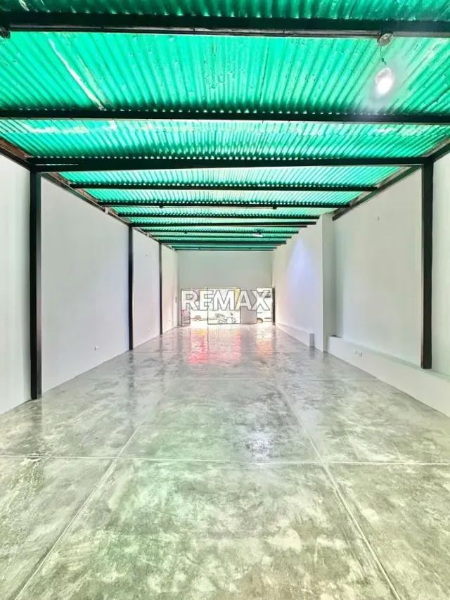 EN VENTA Espectacular local comercial ubicado en la zona más dinámica de la ciudad, justo frente a la icónica Pizzería La Cotorra - 6