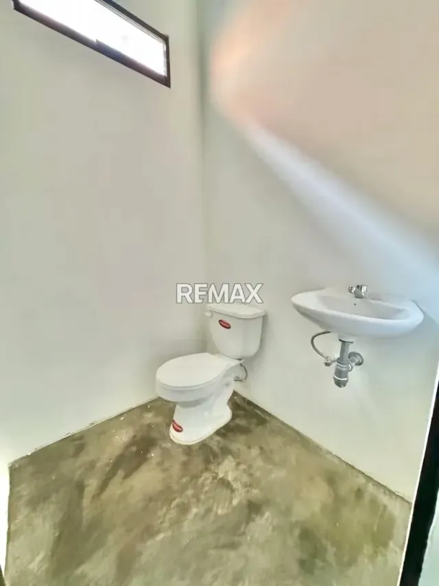 EN VENTA Espectacular local comercial ubicado en la zona más dinámica de la ciudad, justo frente a la icónica Pizzería La Cotorra - 8