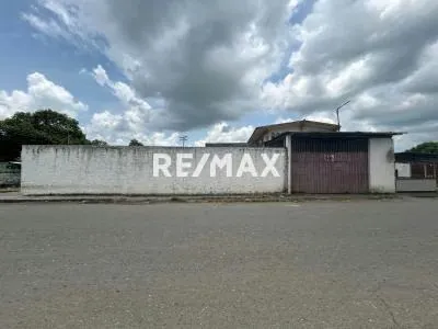 ¡EN VENTA ATRACTIVO GALPÓN !
