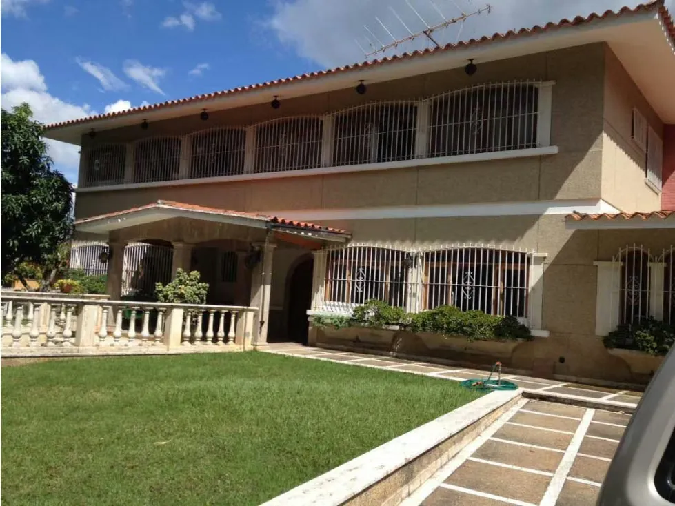 CASA EN VENTA UBICADA EN LA URBANIZACIÓN SOROKAIMA