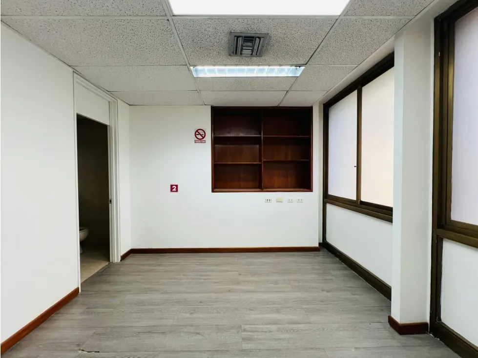 Se alquila Oficina 120m² Chuao
