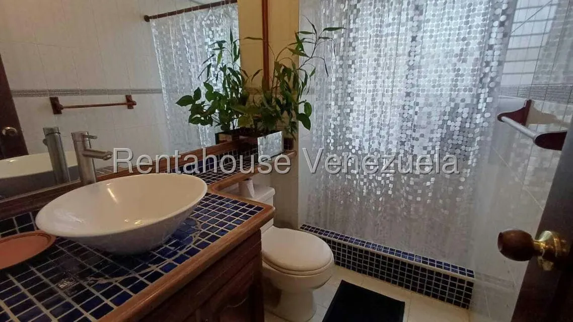 Apartamento (1 Nivel) en Venta en La Florida, Distrito Metropolitano - 23