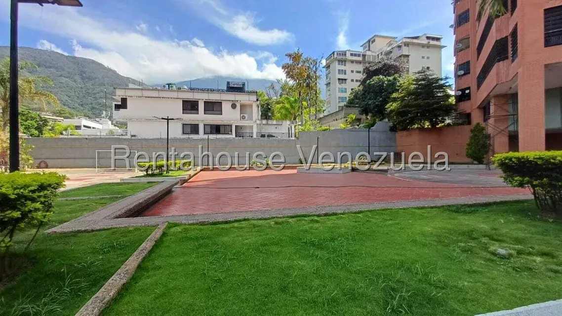 Apartamento (1 Nivel) en Venta en La Florida, Distrito Metropolitano - 4