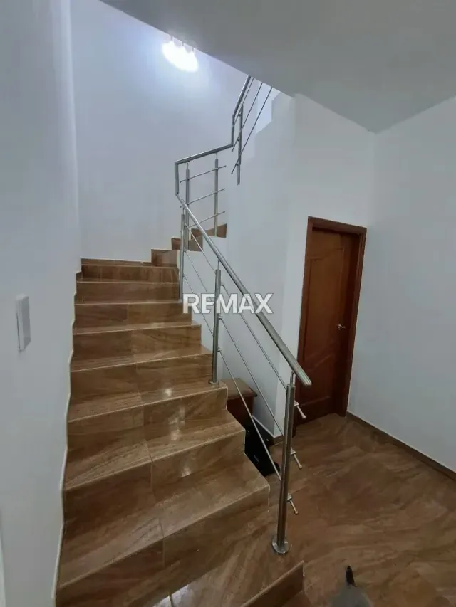 CASA DE LUJO EN VENTA EN URB BRISAS DE PARAMILLO - 4