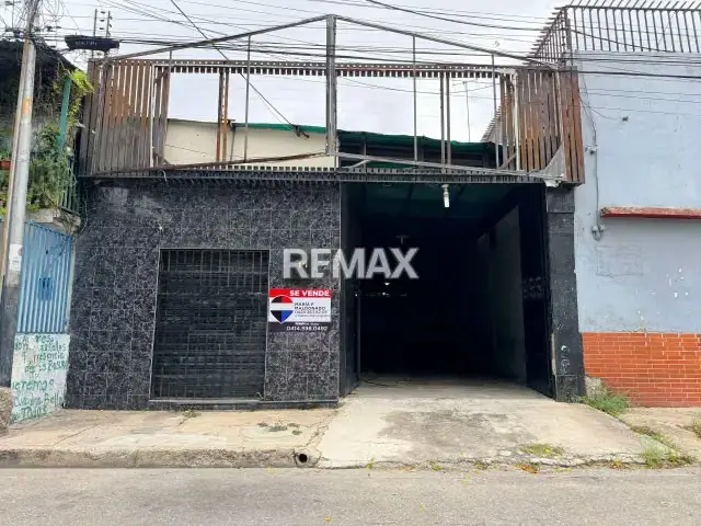 GALPON FUNCIONAL EN BARRIO SANTA ROSA