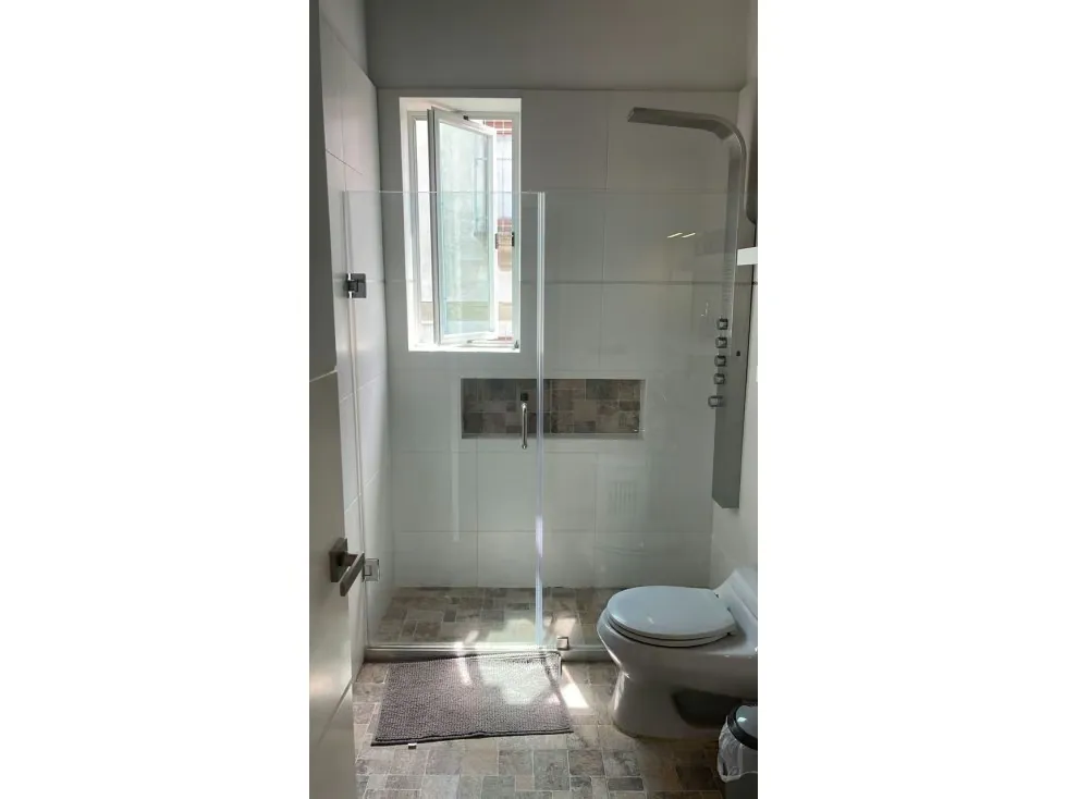CASA EN VENTA EN LOS NARANJOS 500m2 7h+s/6b+s/3p - 14