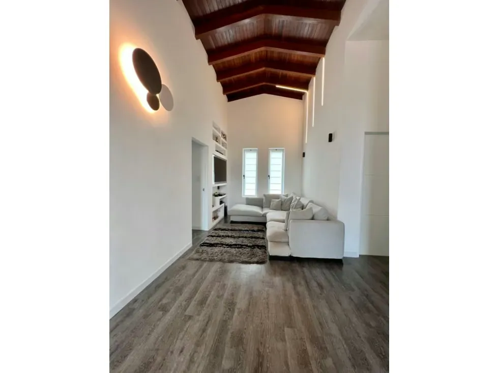 CASA EN VENTA EN LOS NARANJOS 500m2 7h+s/6b+s/3p - 17