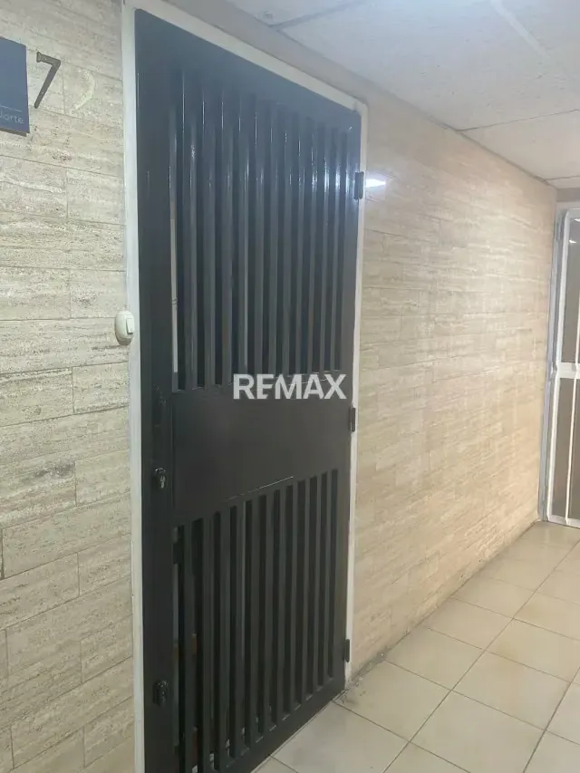 Amplia Oficina en la Av Bolívar Norte - 9