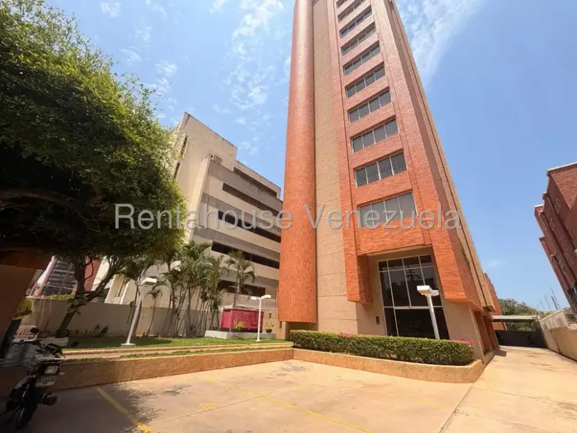 Apartamento (Multiples Niveles) en Venta en La Lago, Zulia