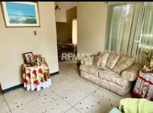 CASA EN VENTA, SECTOR LAS LOMAS (Oeste - 2