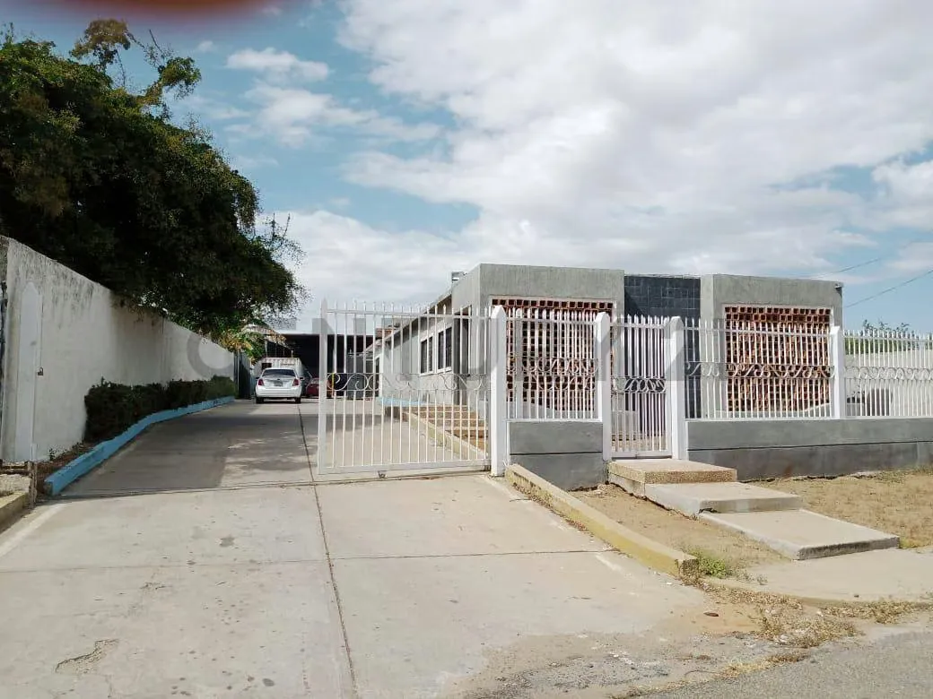 En venta Centro empresarial y galpón Urb Gallo Verde, Sector Sábaneta - 3