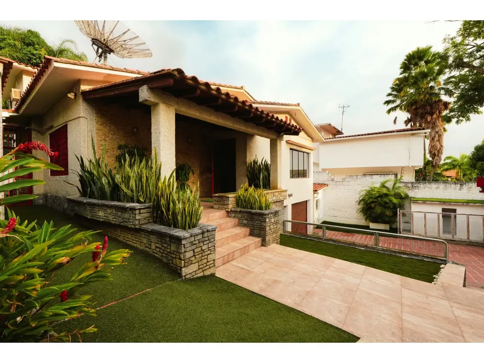Se vende casa 585m2 Alta Florida 3093