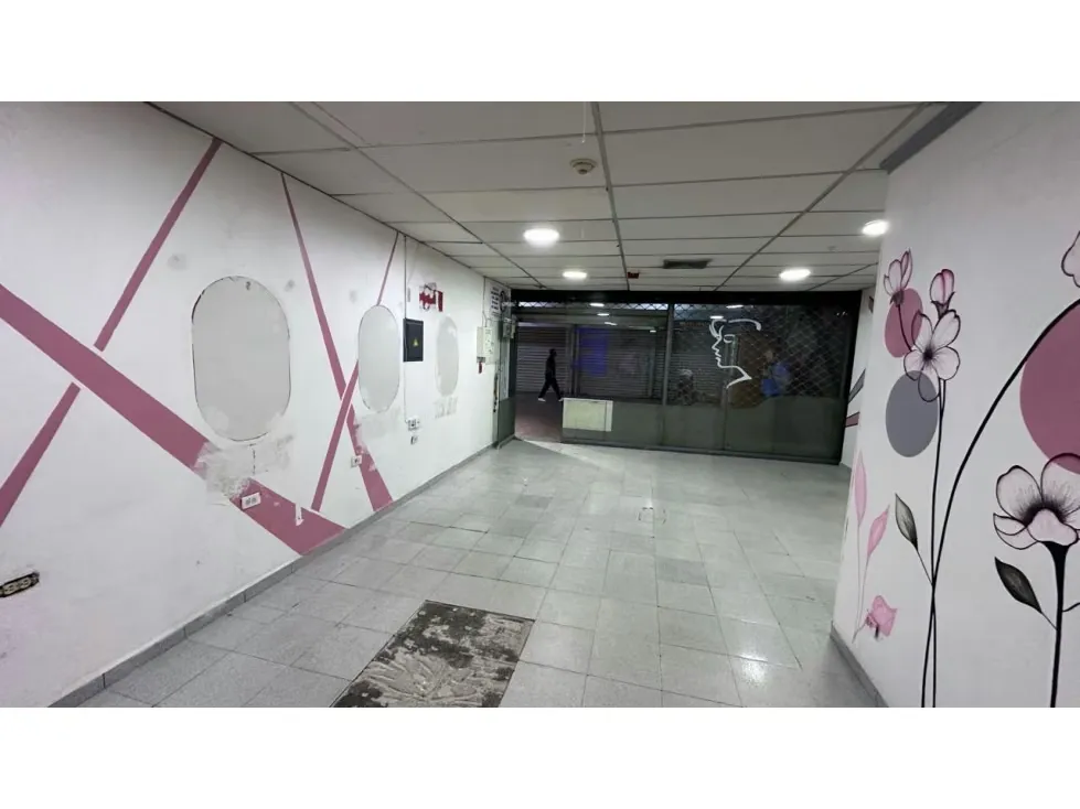 Alquilo local comercial 66m2 C. C. Plaza Páez El Paraiso 7610 - 5