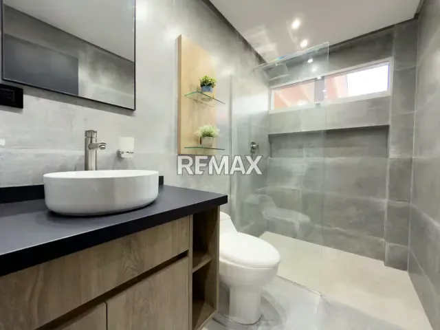 EN VENTA EXCLUSIVA CASA MODERNA Y MINIMALISTA CON PISCINA EN LA URBANIZACIÓN PLAYA EL ÁNGEL - 15