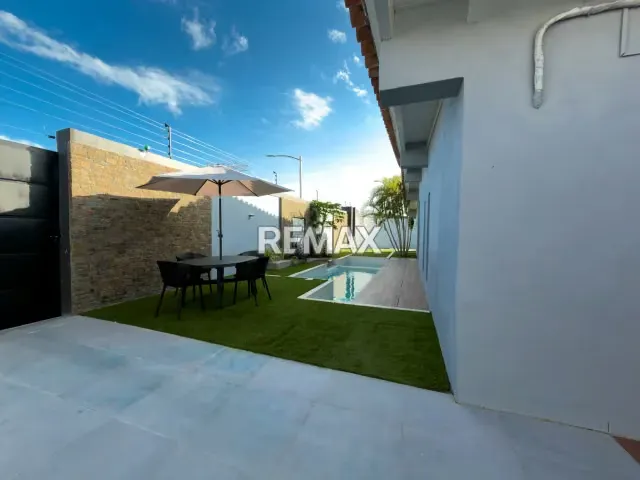 EN VENTA EXCLUSIVA CASA MODERNA Y MINIMALISTA CON PISCINA EN LA URBANIZACIÓN PLAYA EL ÁNGEL - 17