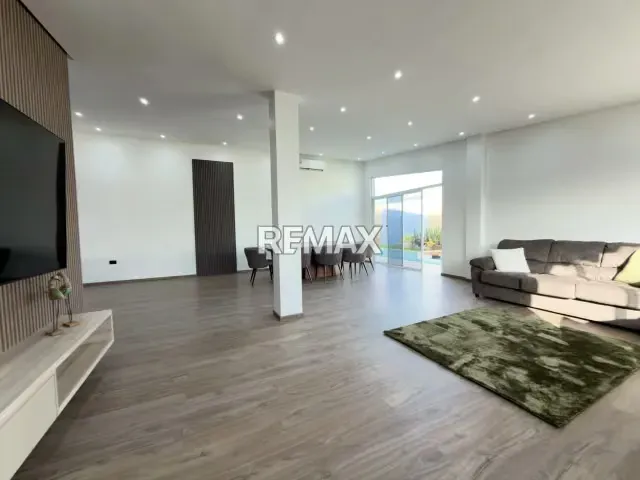 EN VENTA EXCLUSIVA CASA MODERNA Y MINIMALISTA CON PISCINA EN LA URBANIZACIÓN PLAYA EL ÁNGEL - 8