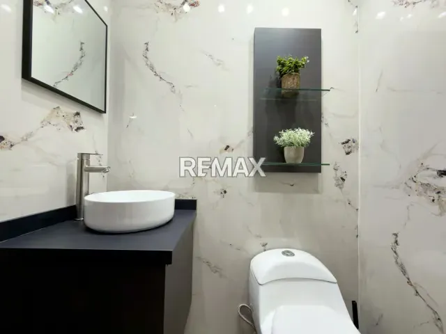 EN VENTA EXCLUSIVA CASA MODERNA Y MINIMALISTA CON PISCINA EN LA URBANIZACIÓN PLAYA EL ÁNGEL - 10