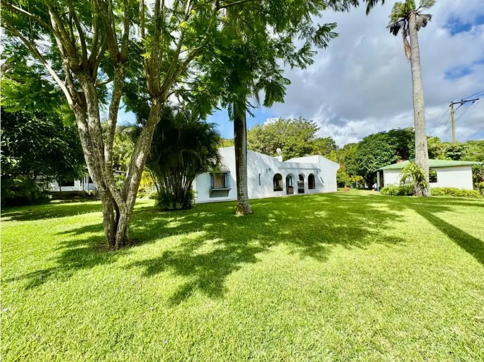 Se vende casa 650m2 4h+s+anexo/8p Cerro Verde - 2