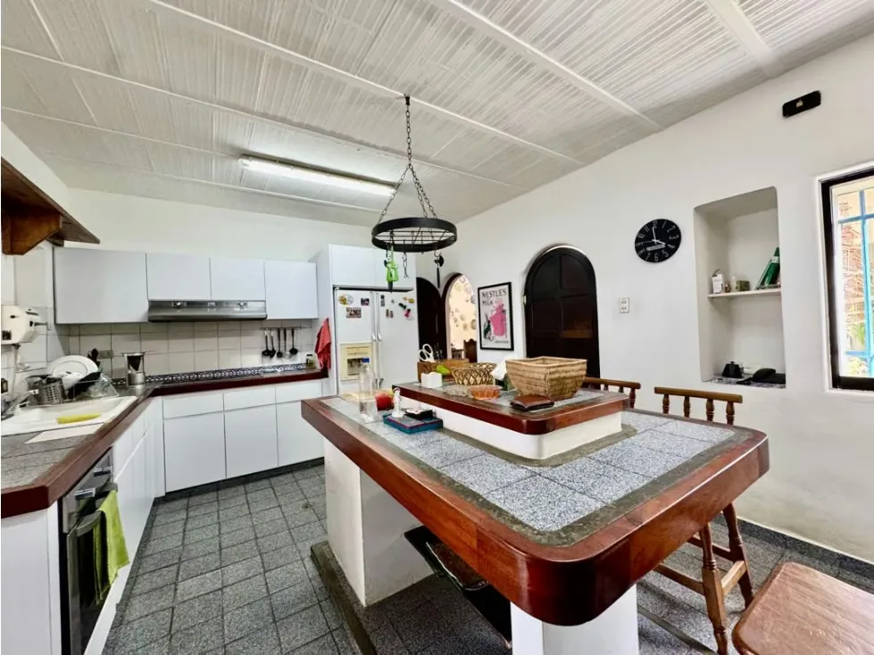 Se vende casa 650m2 4h+s+anexo/8p Cerro Verde - 16
