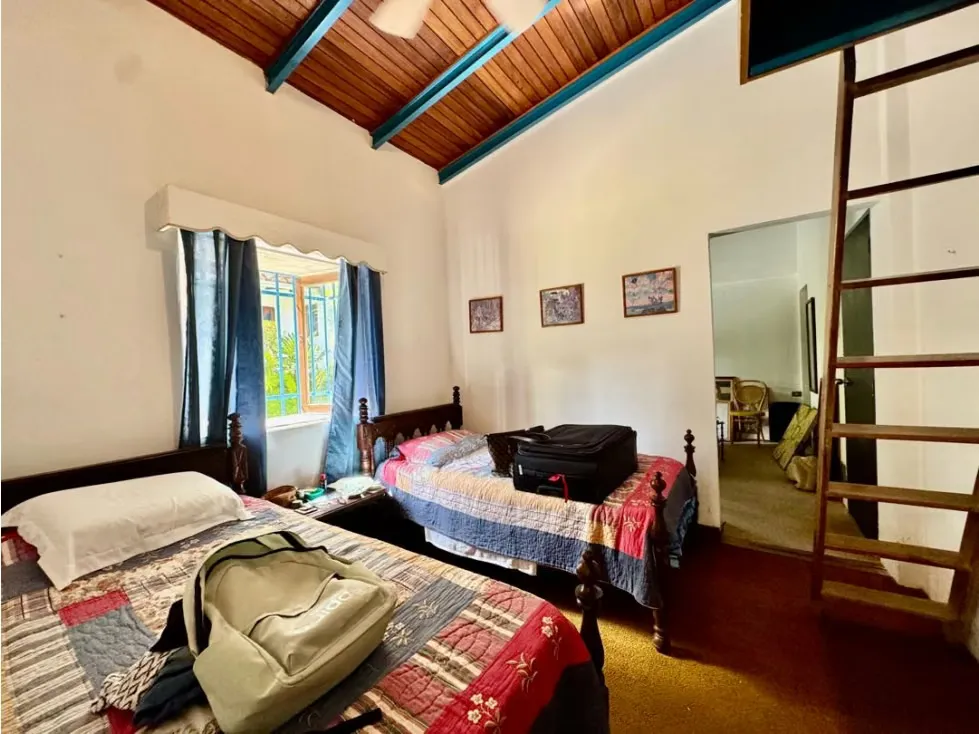 Se vende casa 650m2 4h+s+anexo/8p Cerro Verde - 19