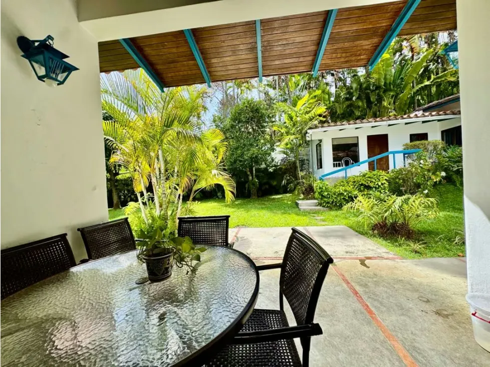 Se vende casa 650m2 4h+s+anexo/8p Cerro Verde - 20