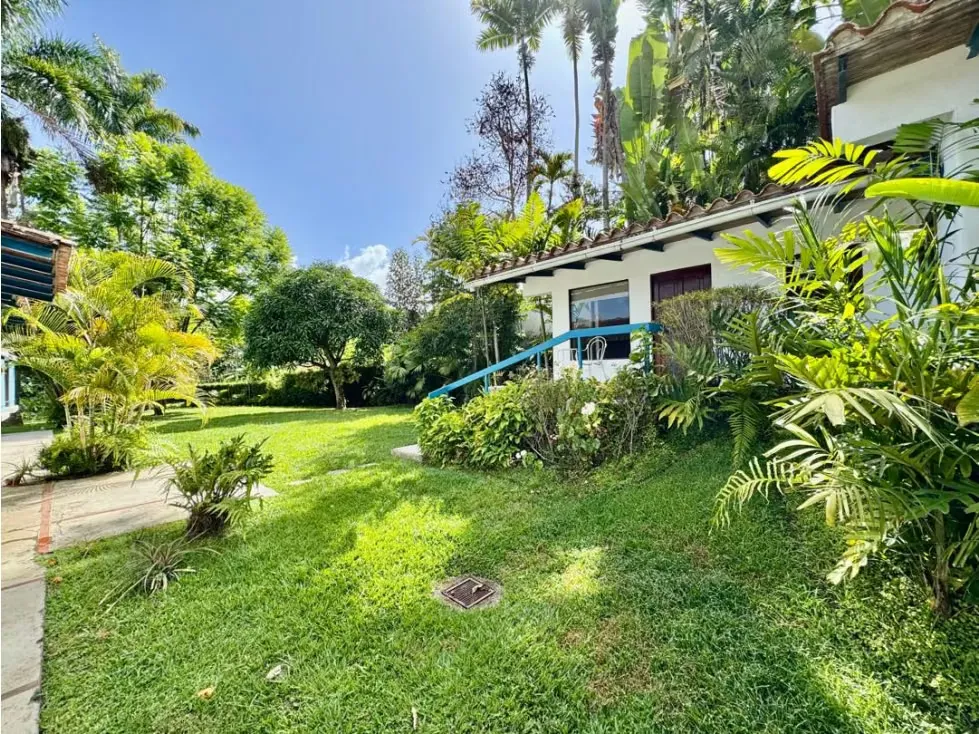 Se vende casa 650m2 4h+s+anexo/8p Cerro Verde - 3
