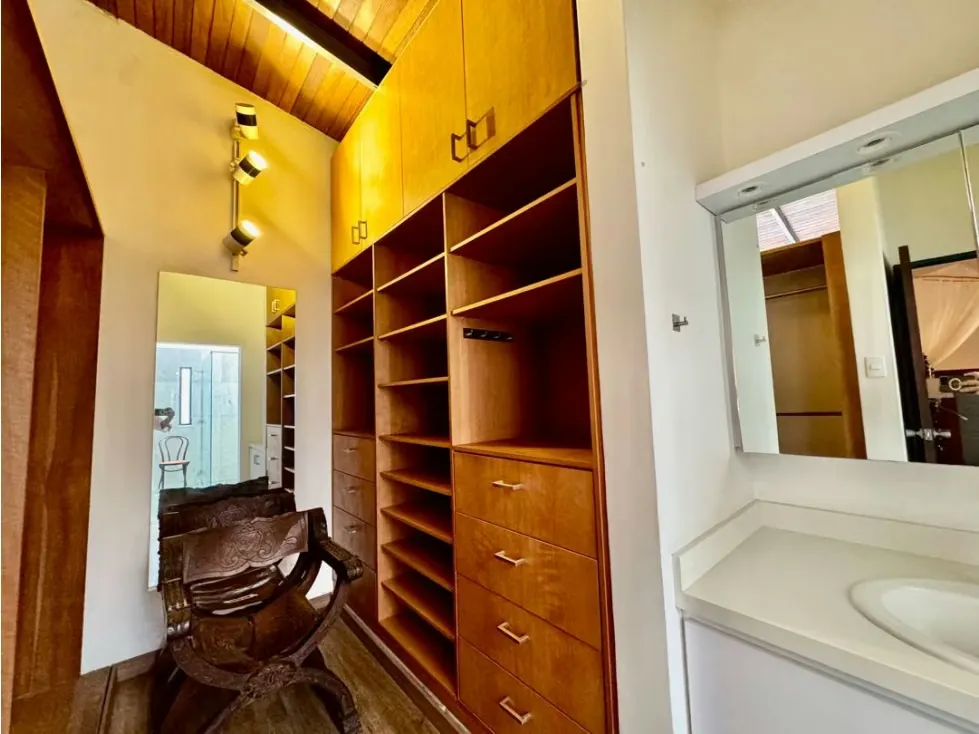 Se vende casa 650m2 4h+s+anexo/8p Cerro Verde - 23