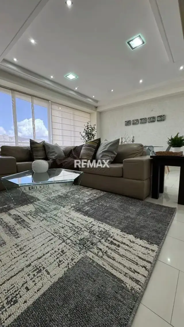En venta Impecable Apartamento en el Parral Valencia Res. Cronus Country