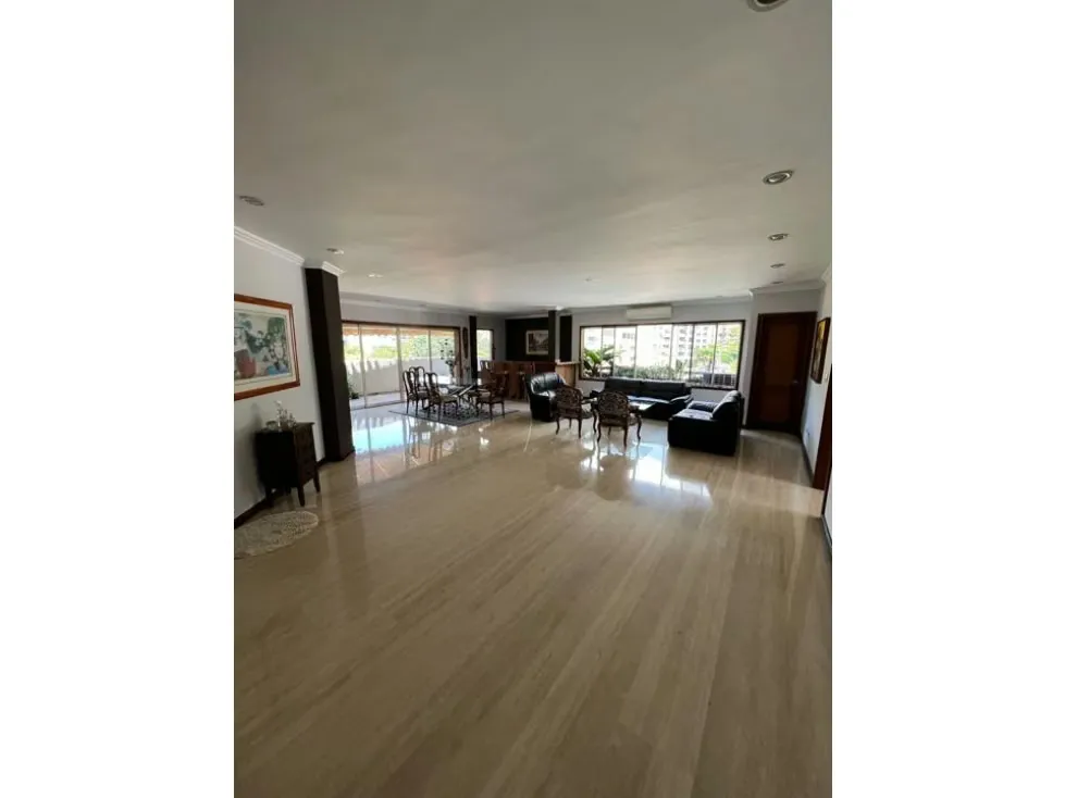 Se vende apartamento 324m2 Santa Eduvigis 6248