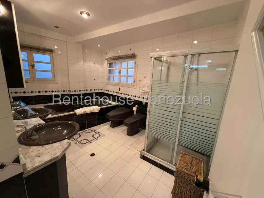 Casa (Multipes Niveles) en Venta en Los Samanes, Distrito Metropolitano - 33
