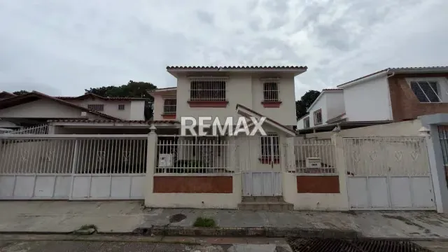 Casa a Remodelar Urb Prebo II Calle Cerrada con Vigilancia