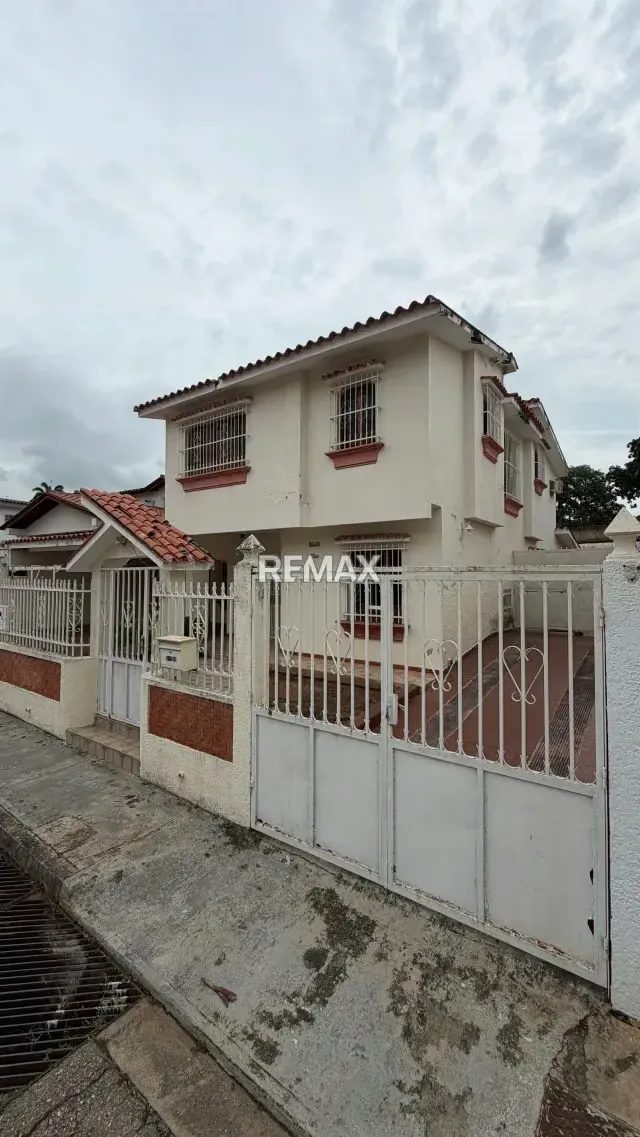 Casa a Remodelar Urb Prebo II Calle Cerrada con Vigilancia - 3