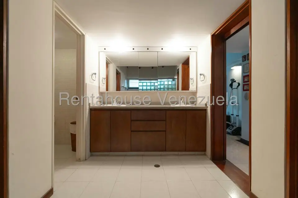 Casa (Multipes Niveles) en Venta en La Lagunita Country Club, Distrito Metropolitano - 23