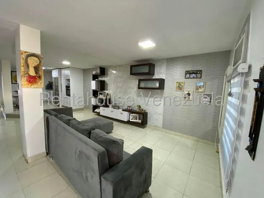 Casa (Duplex) en Venta en Villa Antigua, Portuguesa - 2