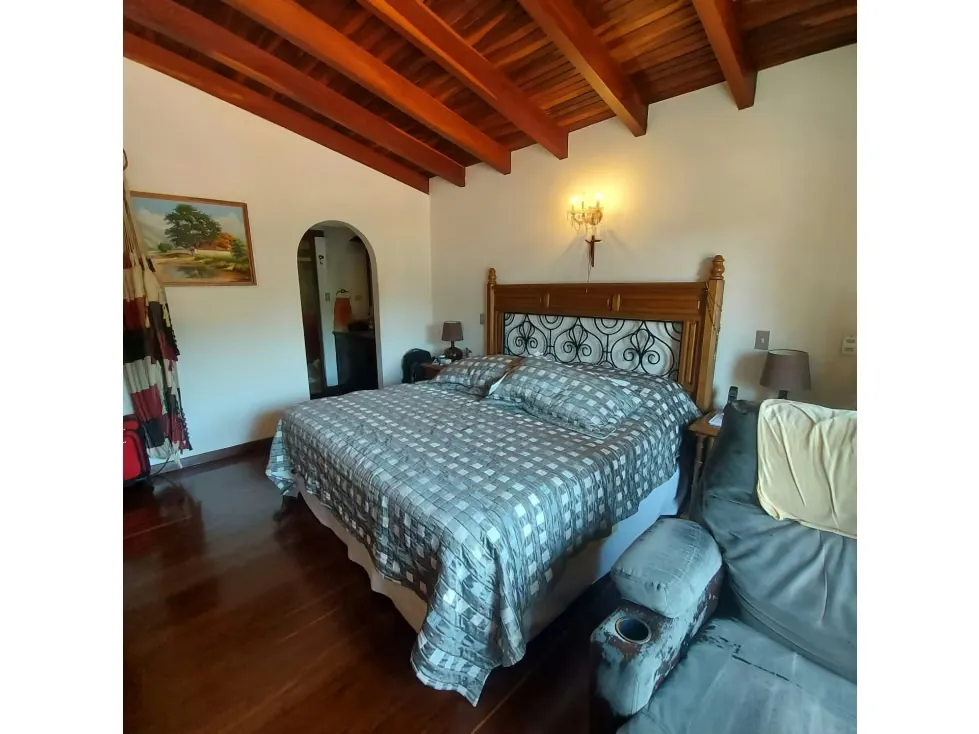 Venta de casa en Alto Prado - 440m² - 4h+s/5b/2pe - 10