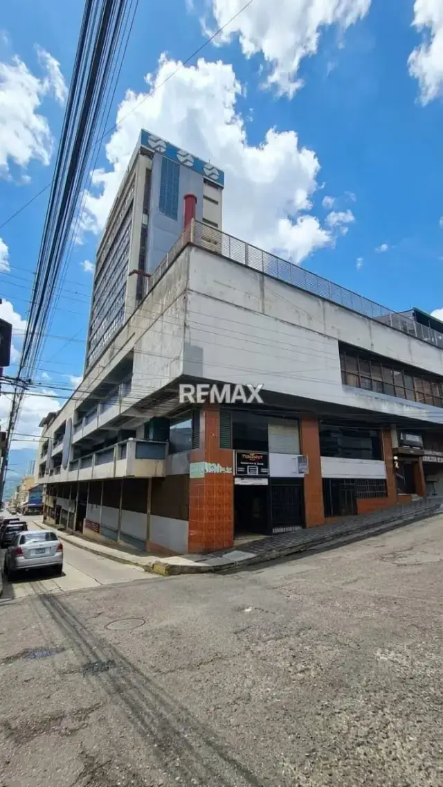 Local En Venta En el centro de San Cristóbal *Torre Sofitasa* a una cuadra del centro cívico.