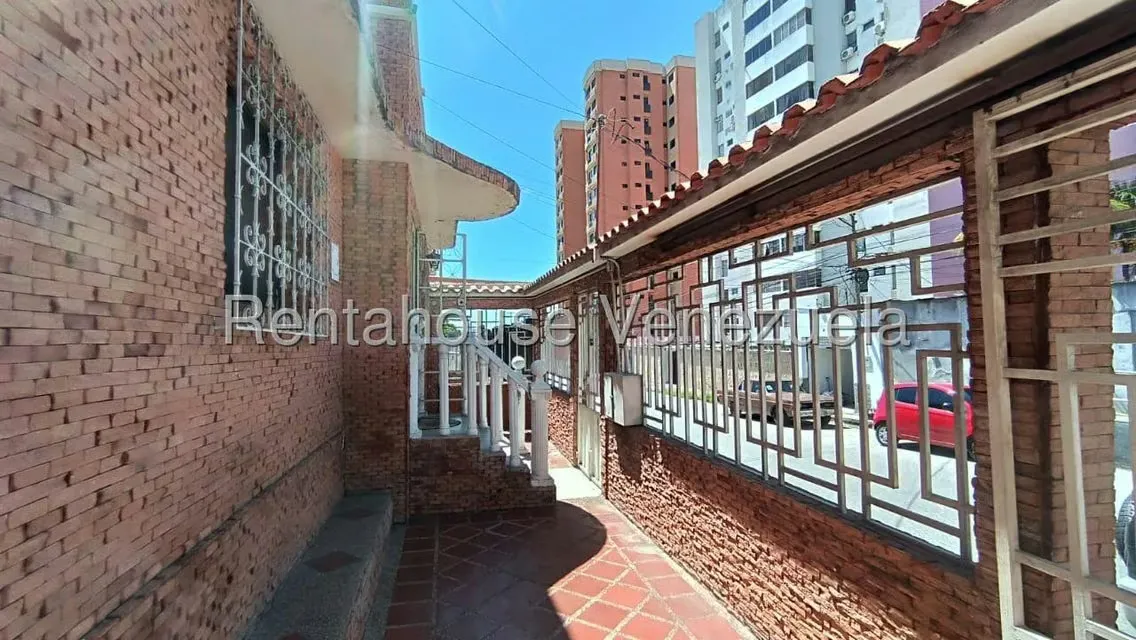 Casa (Duplex) en Venta en Zona Este, Lara - 2