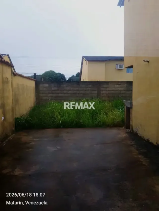 Se Vende Casa en la Zona Industrial, condominio Valle Grande. - 2